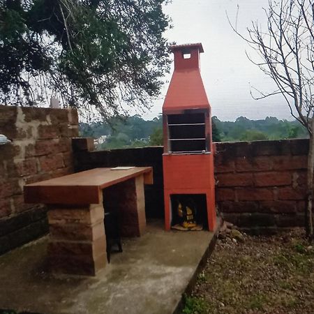 Pequena Pousada Pernottare Estacionamento Frente E Lado Publico Privado Gramado Exterior foto