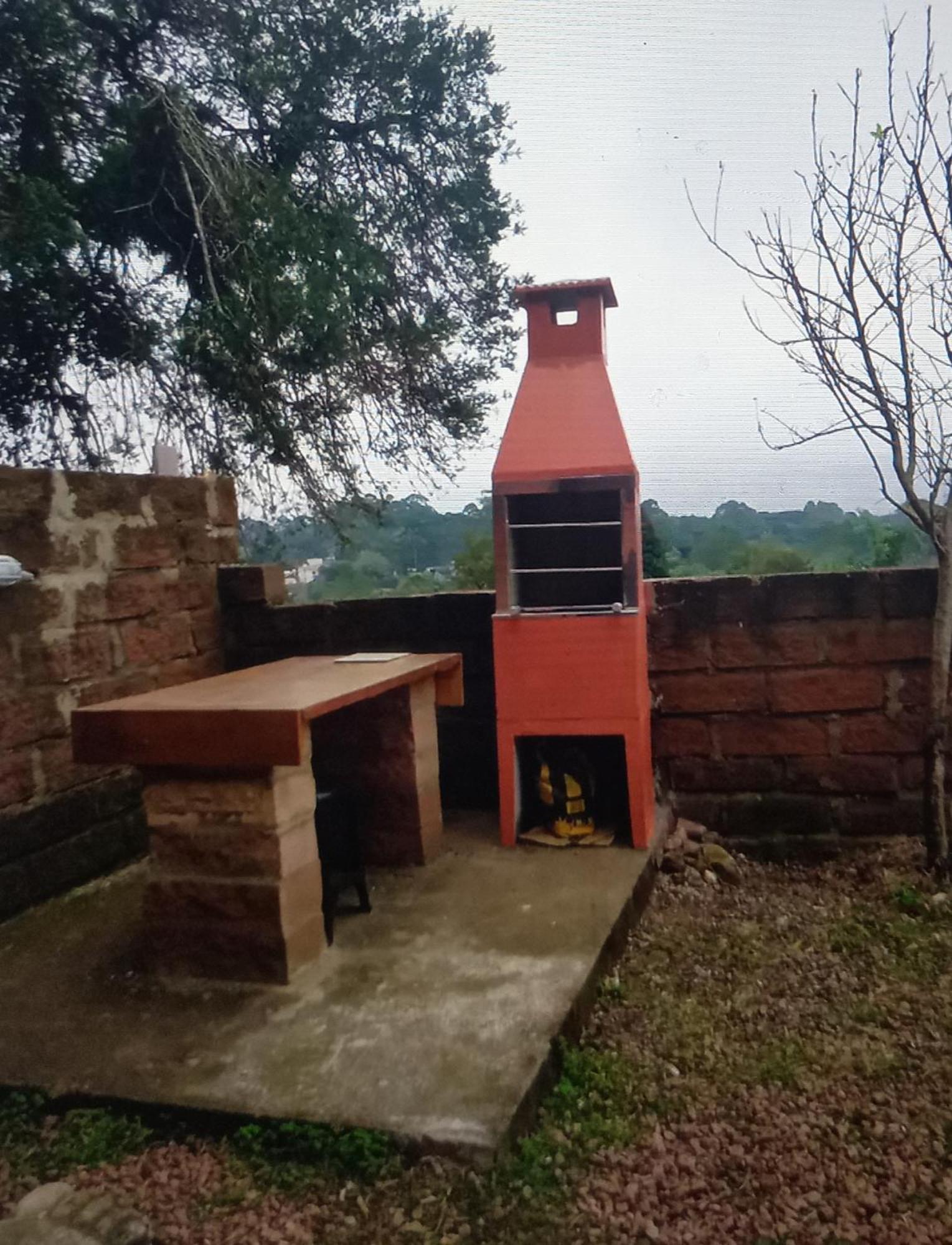 Pequena Pousada Pernottare Estacionamento Frente E Lado Publico Privado Gramado Exterior foto