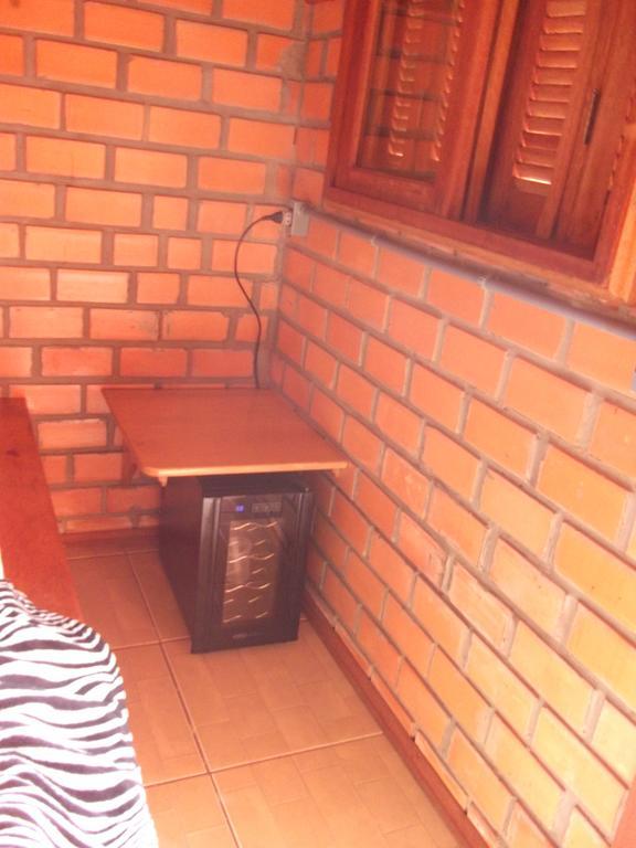Pequena Pousada Pernottare Estacionamento Frente E Lado Publico Privado Gramado Cameră foto